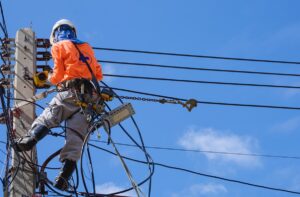 Como Fixar Cabo de Alta Tensão no Poste: Guia Completo e Seguro