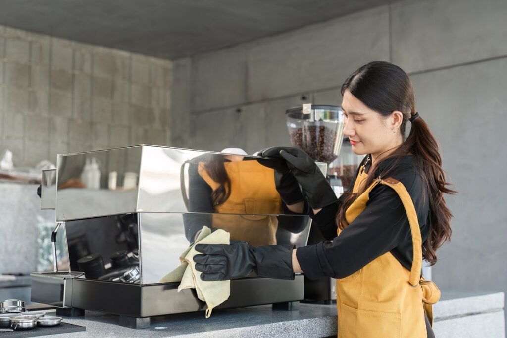 Como Limpar os Tubos de Vidro da Cafeteira Industrial: Guia Profissional e Eficiente