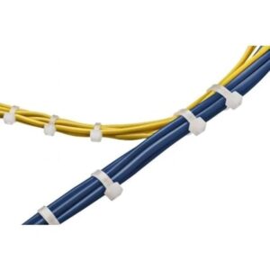 Abraçadeira de nylon branca 400 x 7,5 mm para fixação e organização de cabos.